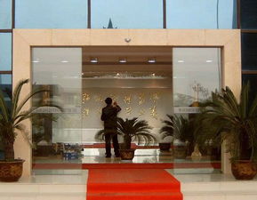 北京玻璃門(mén)安裝指南 無(wú)框玻璃門(mén)與豪華旋轉(zhuǎn)門(mén)的專(zhuān)業(yè)解析